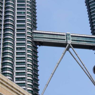 Куала-Лумпурдағы Petronas Towers Малайзия астанасы Куала-Лумпурдағы Петронас егіз мұнаралары